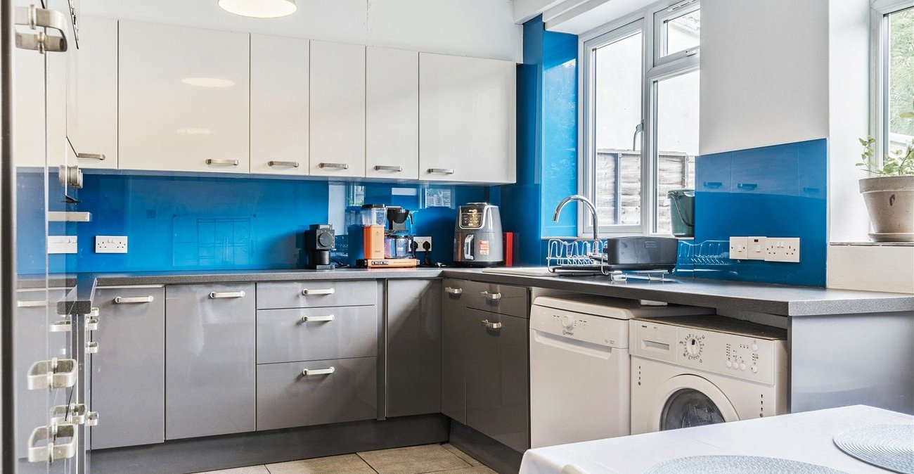 3 bedroom house for sale in London | Robinson Jackson