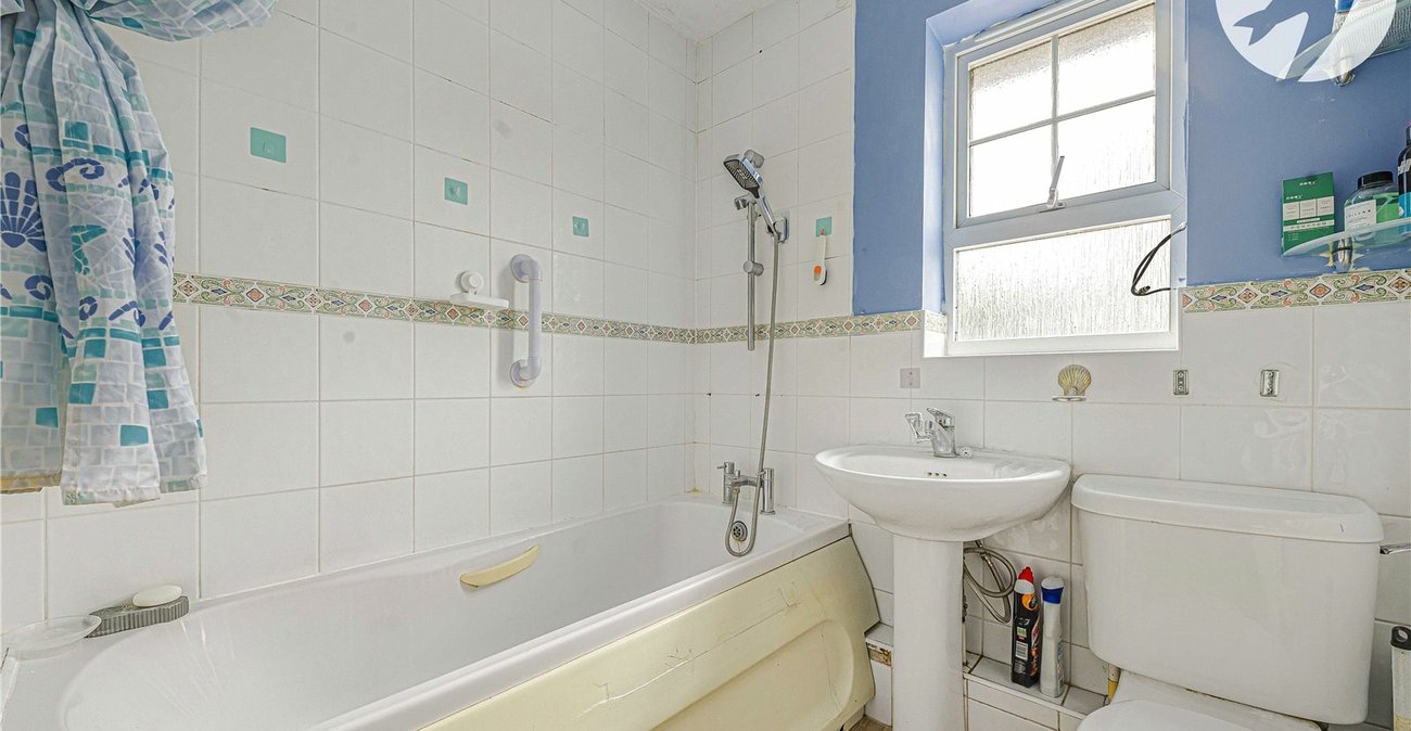 4 bedroom house for sale in Greenhithe | Robinson Jackson