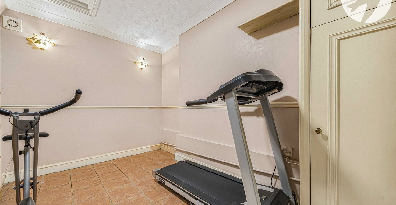 4 bedroom house for sale in Greenhithe | Robinson Jackson