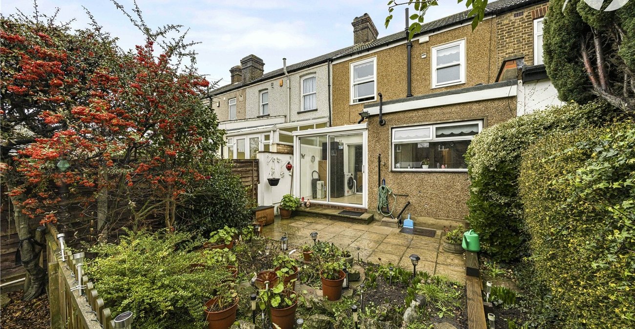 2 bedroom house for sale in Erith | Robinson Jackson