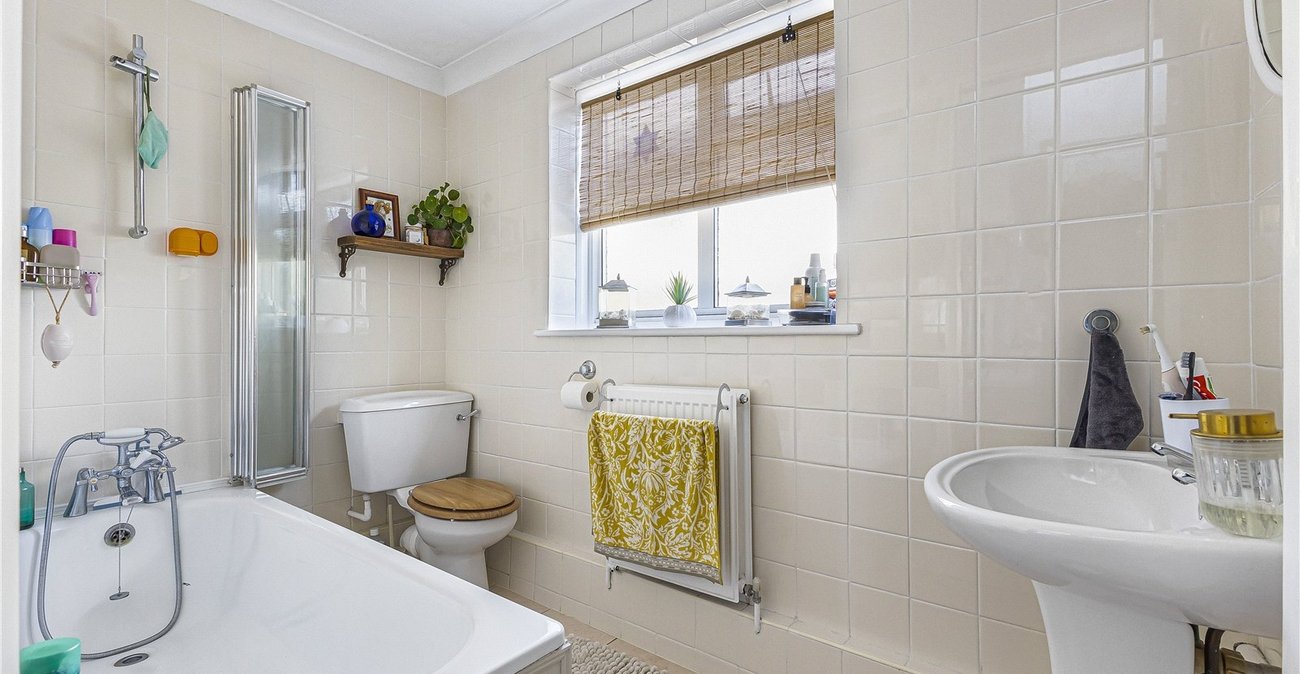 3 bedroom house for sale in Hextable | Robinson Jackson