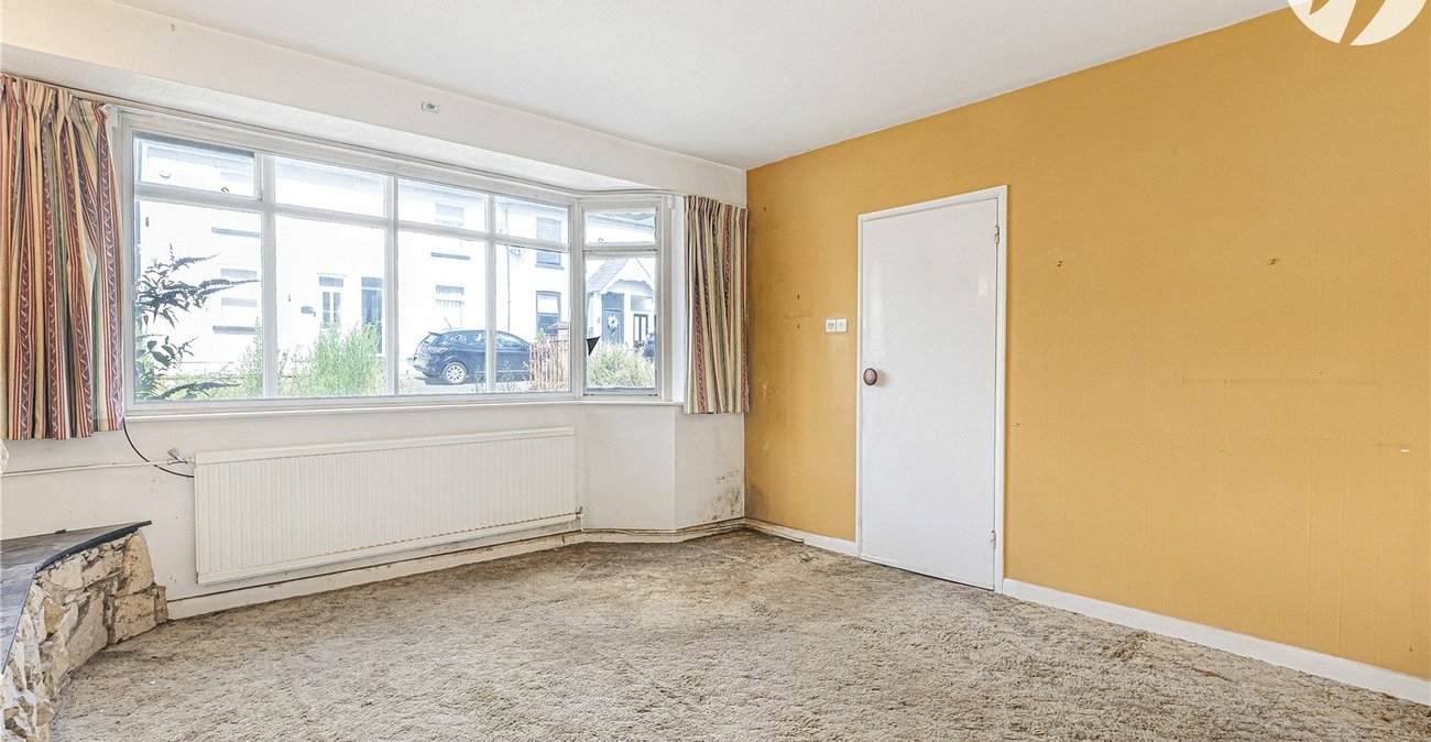 3 bedroom house for sale in Hextable | Robinson Jackson