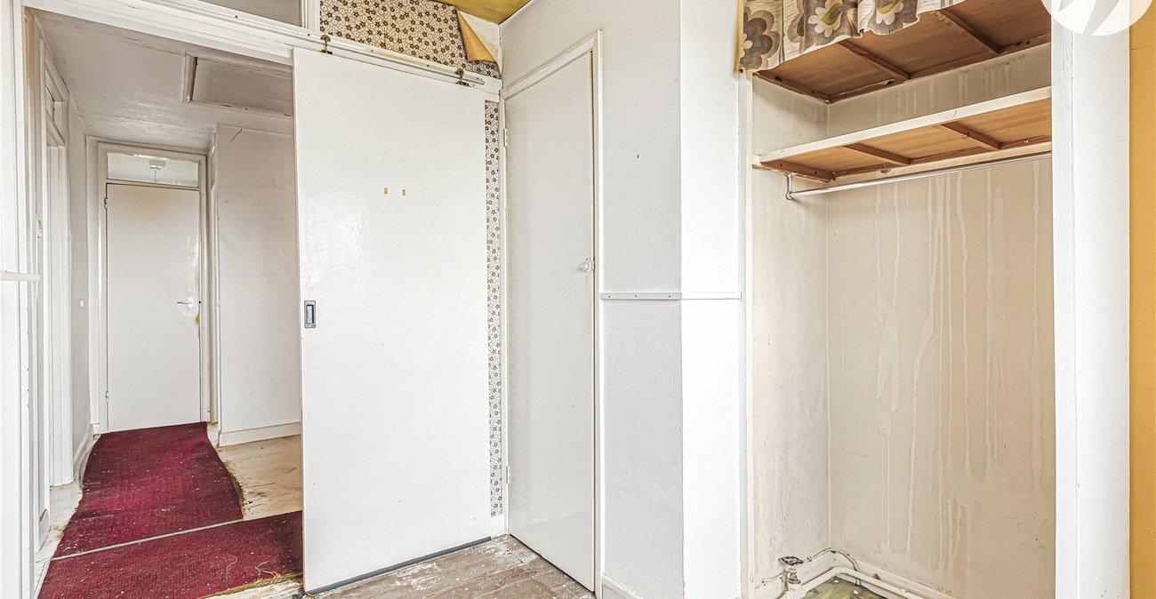 3 bedroom house for sale in Hextable | Robinson Jackson