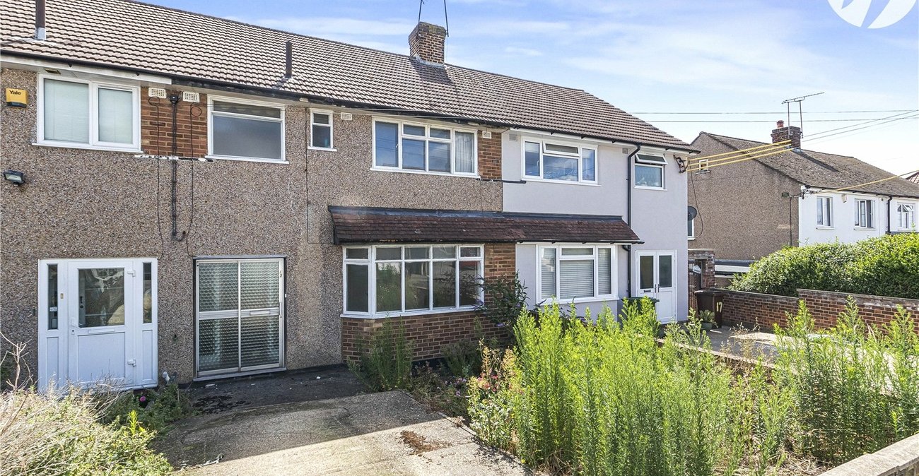 3 bedroom house for sale in Hextable | Robinson Jackson