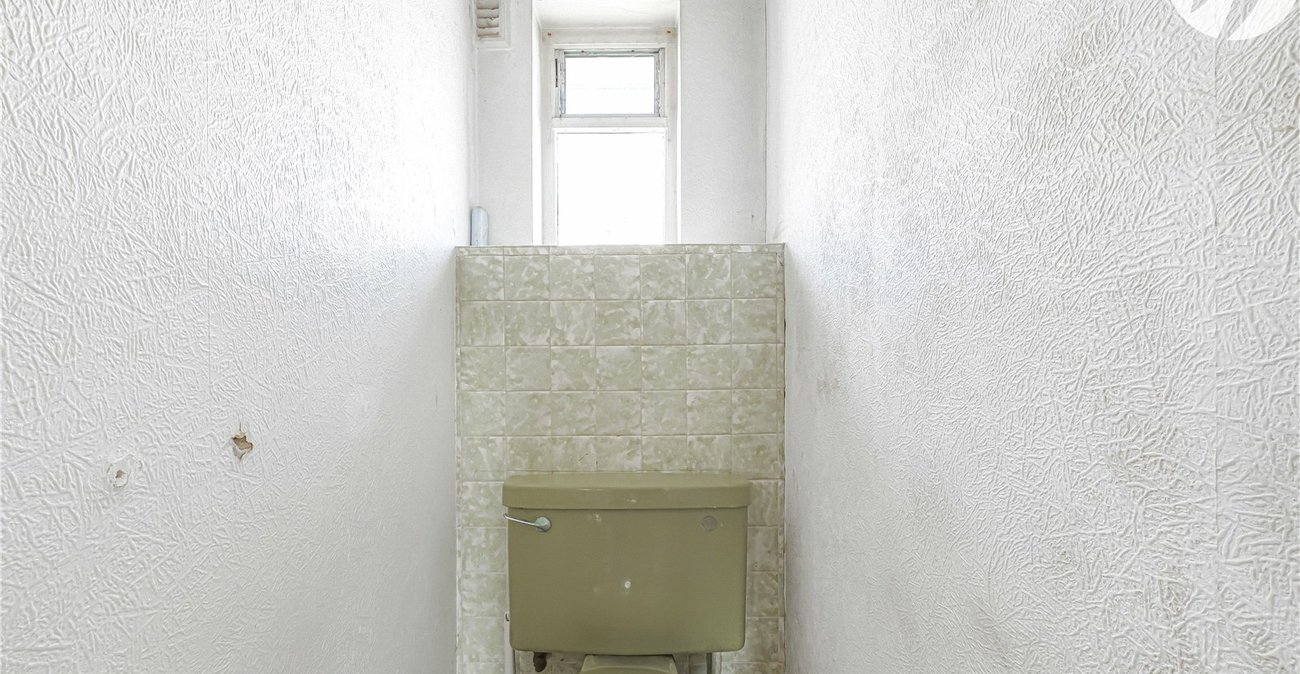 3 bedroom house for sale in Hextable | Robinson Jackson