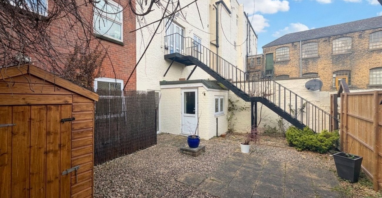 2 bedroom property to rent in Brompton | Robinson Michael & Jackson