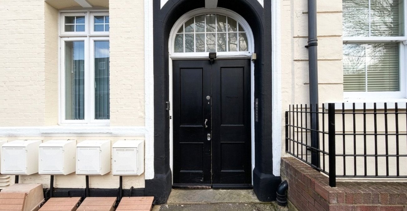 2 bedroom property to rent in Brompton | Robinson Michael & Jackson