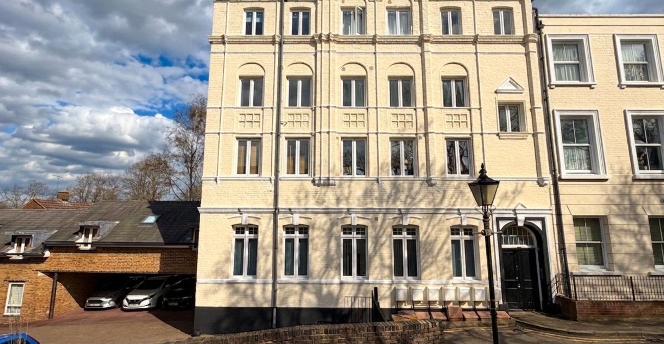 2 bedroom property to rent in Brompton | Robinson Michael & Jackson