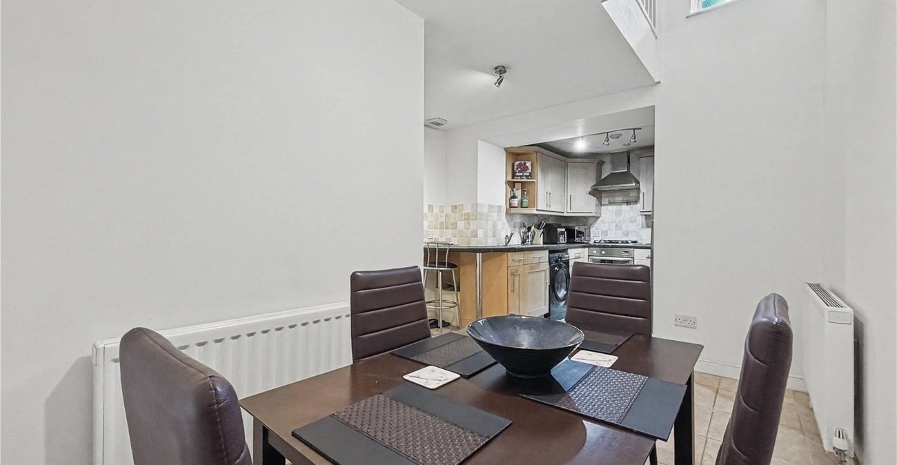 2 bedroom property to rent in Brompton | Robinson Michael & Jackson