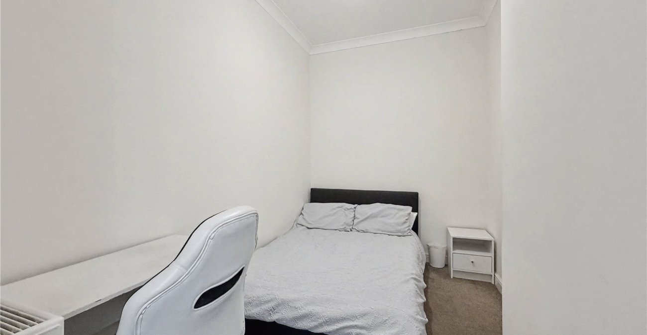2 bedroom property to rent in Brompton | Robinson Michael & Jackson