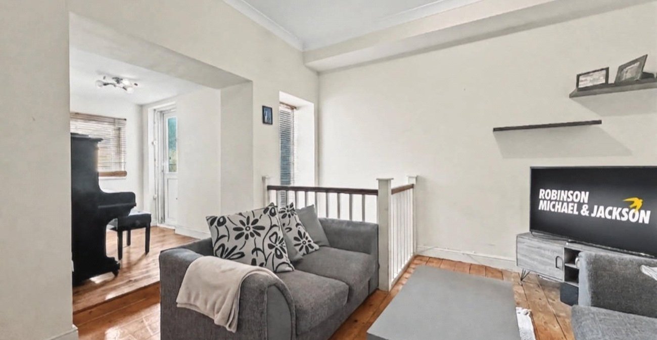 2 bedroom property to rent in Brompton | Robinson Michael & Jackson