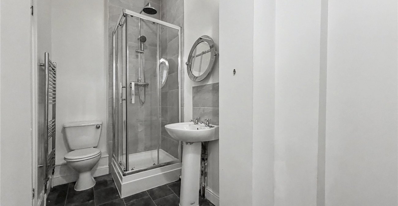 2 bedroom property to rent in Brompton | Robinson Michael & Jackson