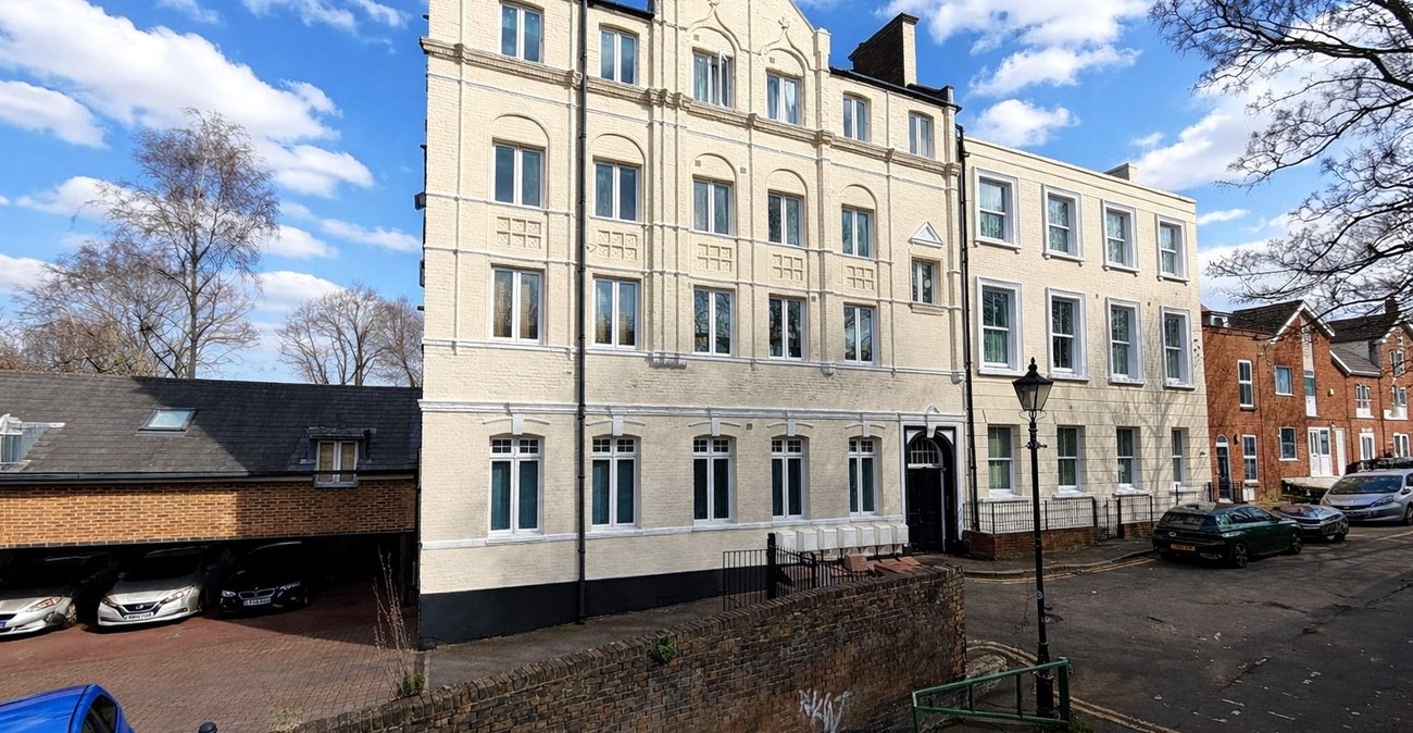 2 bedroom property to rent in Brompton | Robinson Michael & Jackson