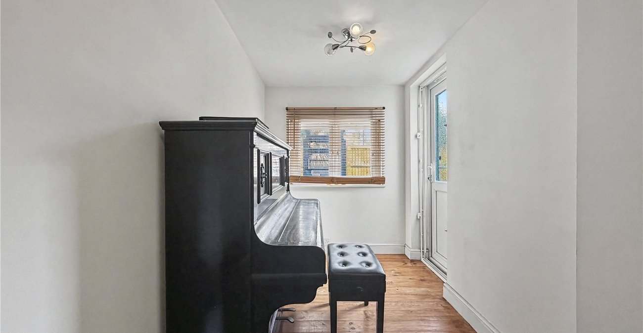 2 bedroom property to rent in Brompton | Robinson Michael & Jackson