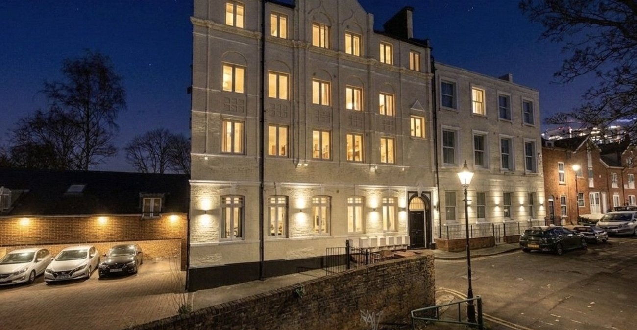 1 bedroom property for sale in Brompton | Robinson Michael & Jackson