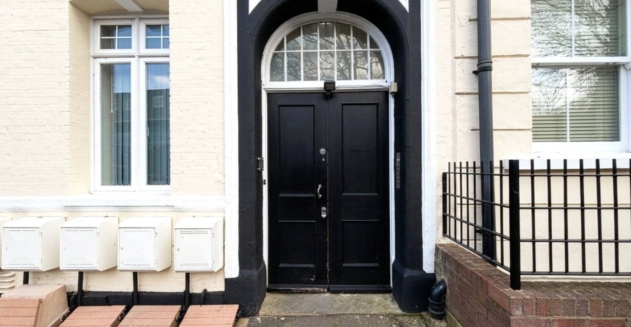 1 bedroom property for sale in Brompton | Robinson Michael & Jackson
