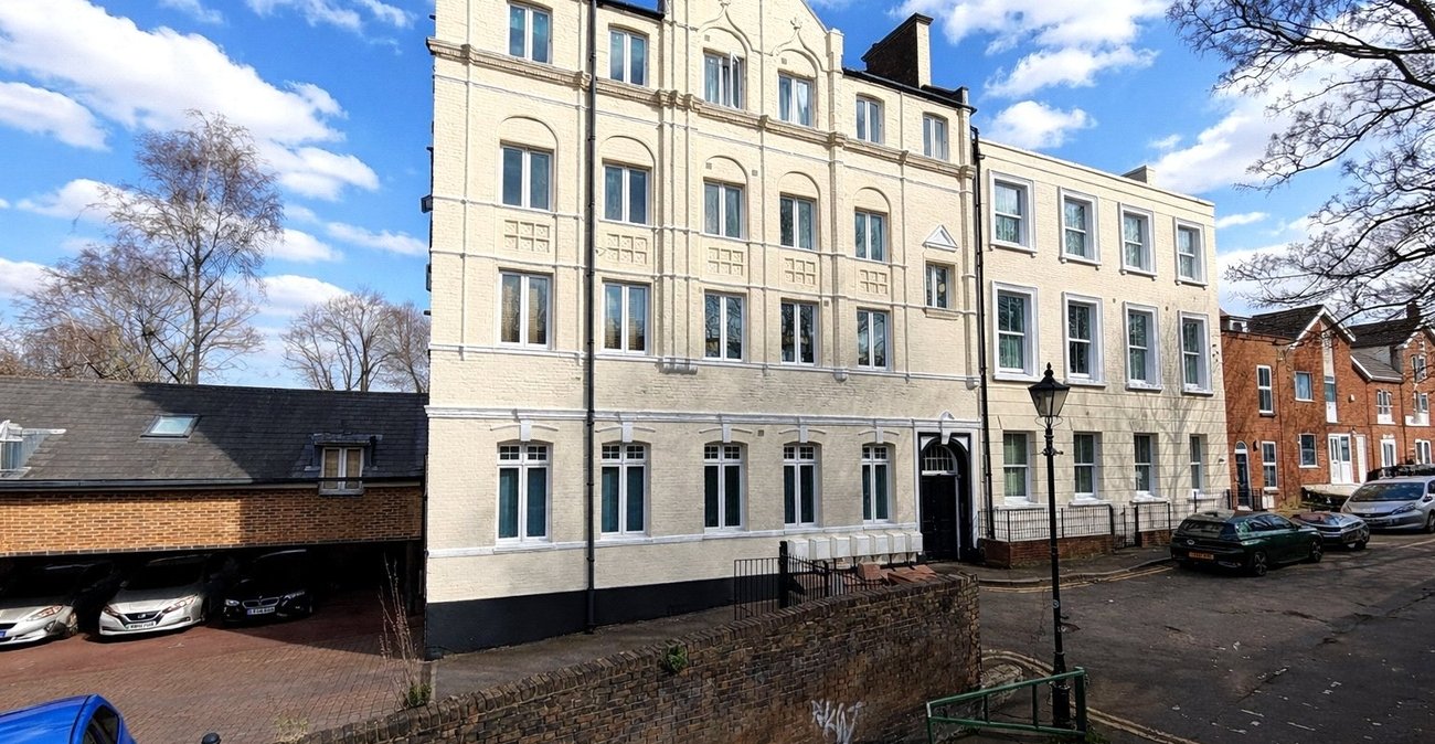 1 bedroom property for sale in Brompton | Robinson Michael & Jackson
