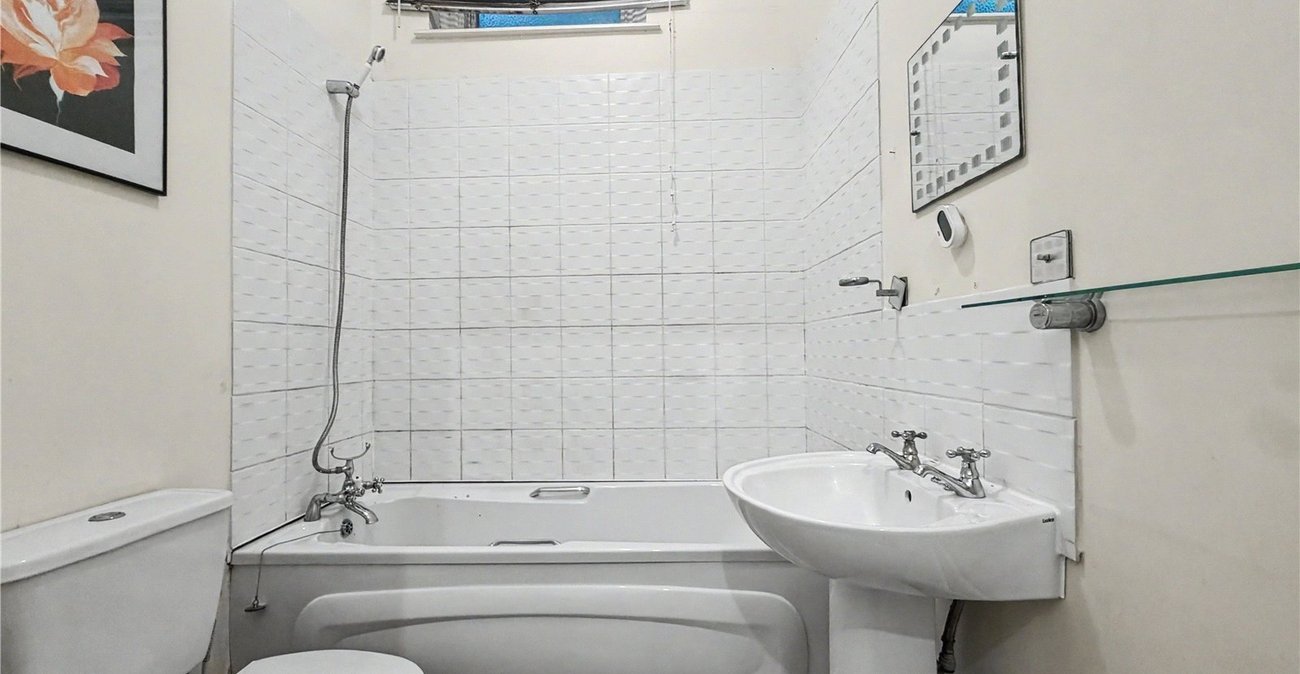 1 bedroom property for sale in Brompton | Robinson Michael & Jackson