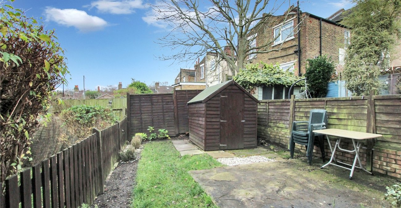 2 bedroom property for sale in London | Robinson Jackson