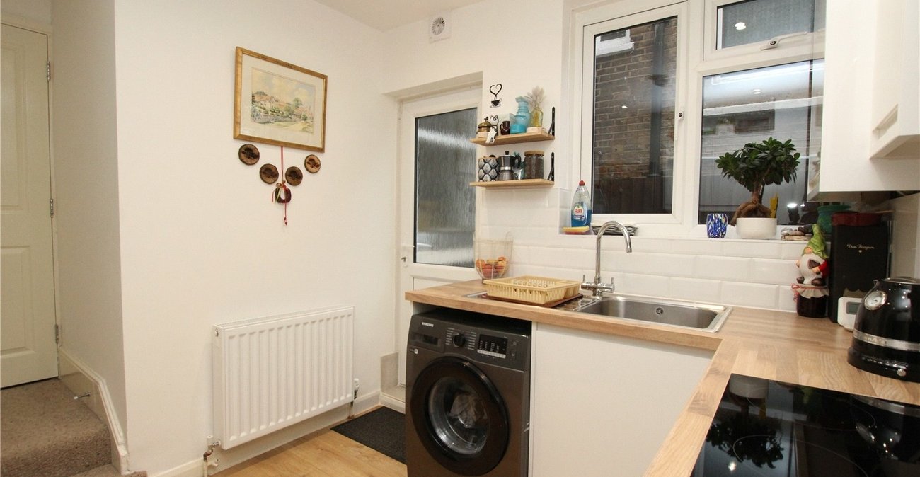 2 bedroom property for sale in London | Robinson Jackson