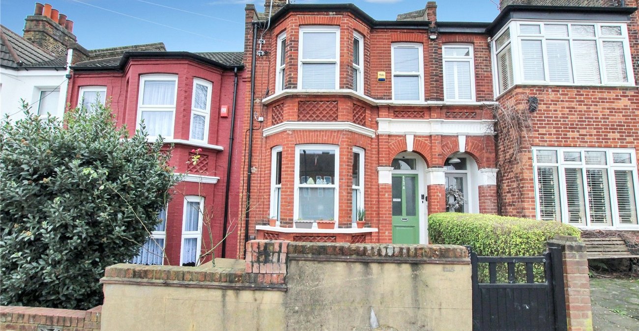 2 bedroom property for sale in London | Robinson Jackson