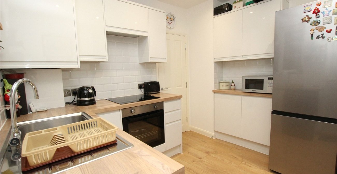 2 bedroom property for sale in London | Robinson Jackson