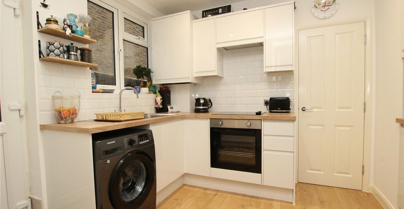 2 bedroom property for sale in London | Robinson Jackson