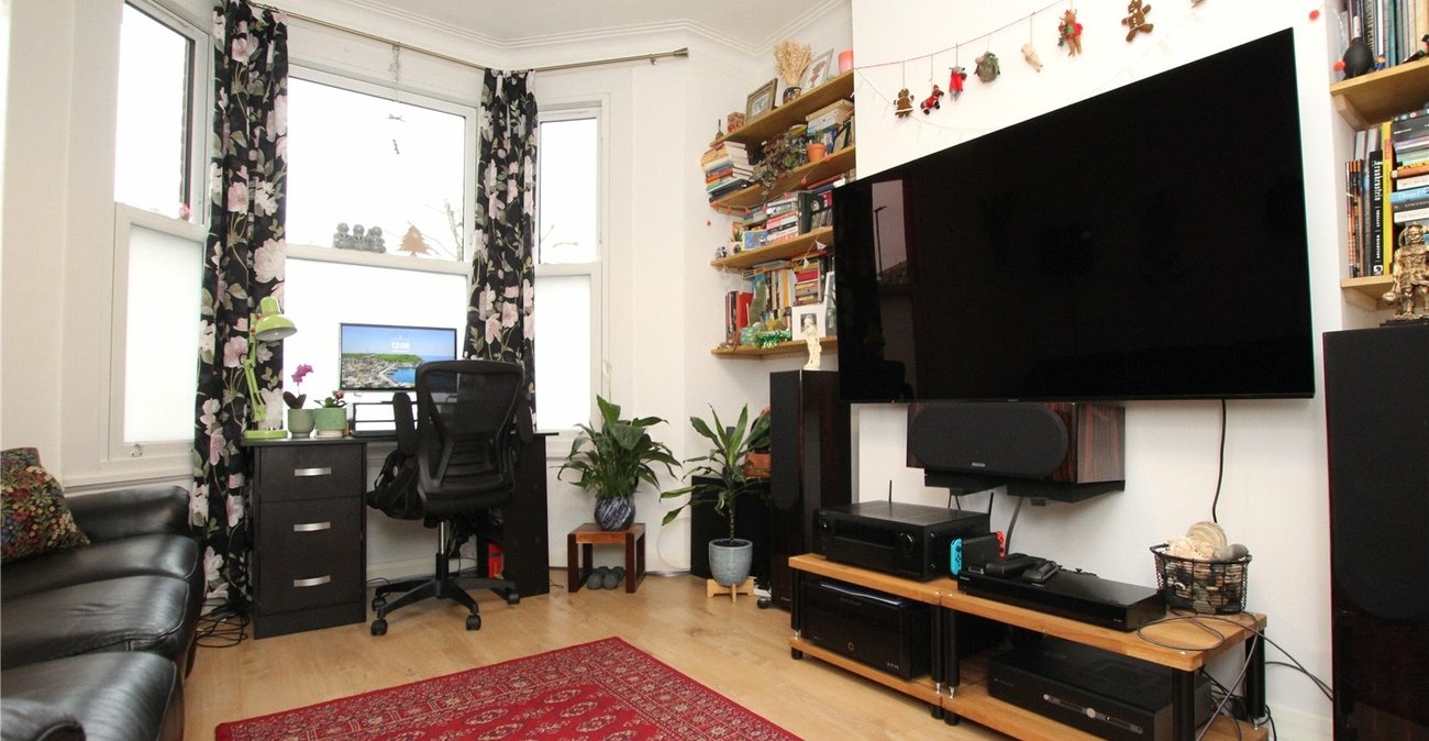 2 bedroom property for sale in London | Robinson Jackson