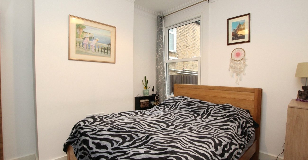 2 bedroom property for sale in London | Robinson Jackson