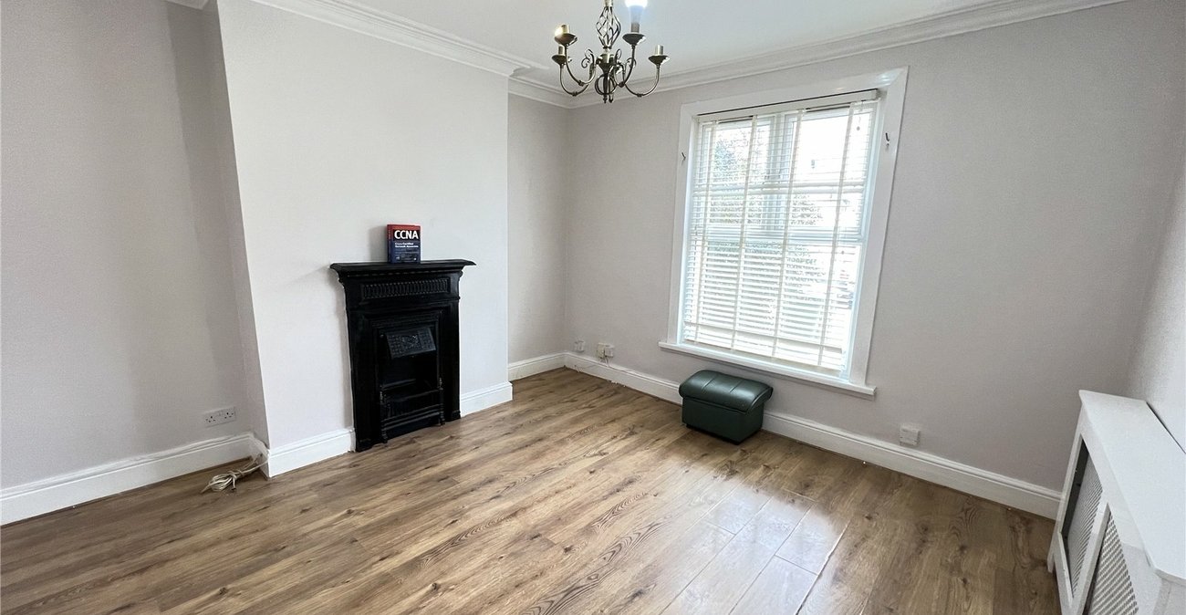 2 bedroom property for sale in Plumstead Common | Robinson Jackson