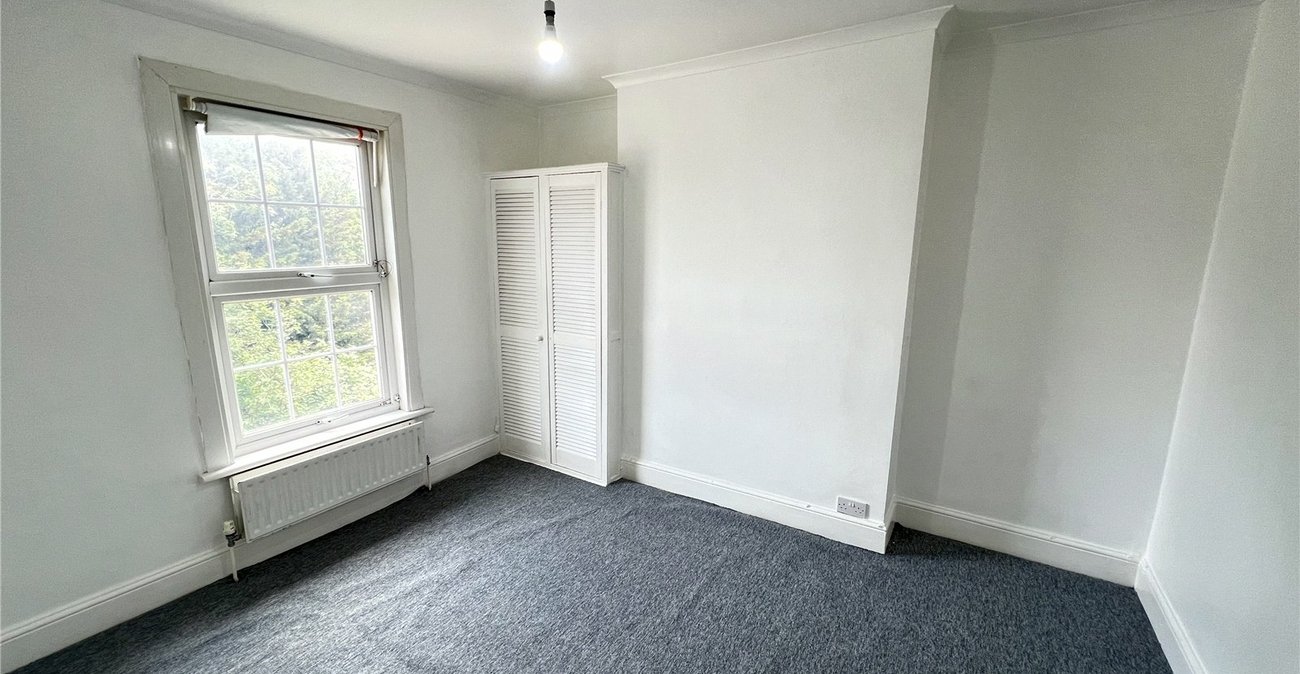 2 bedroom property for sale in Plumstead Common | Robinson Jackson