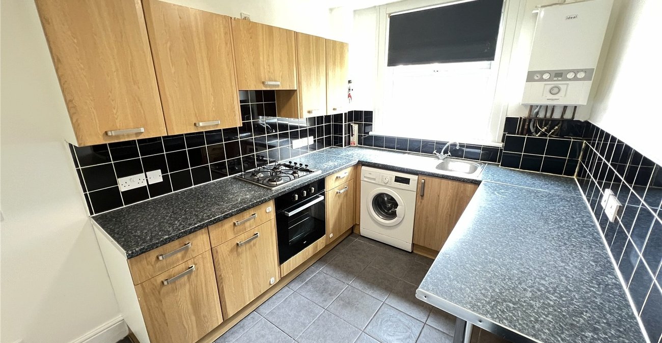2 bedroom property for sale in Plumstead Common | Robinson Jackson