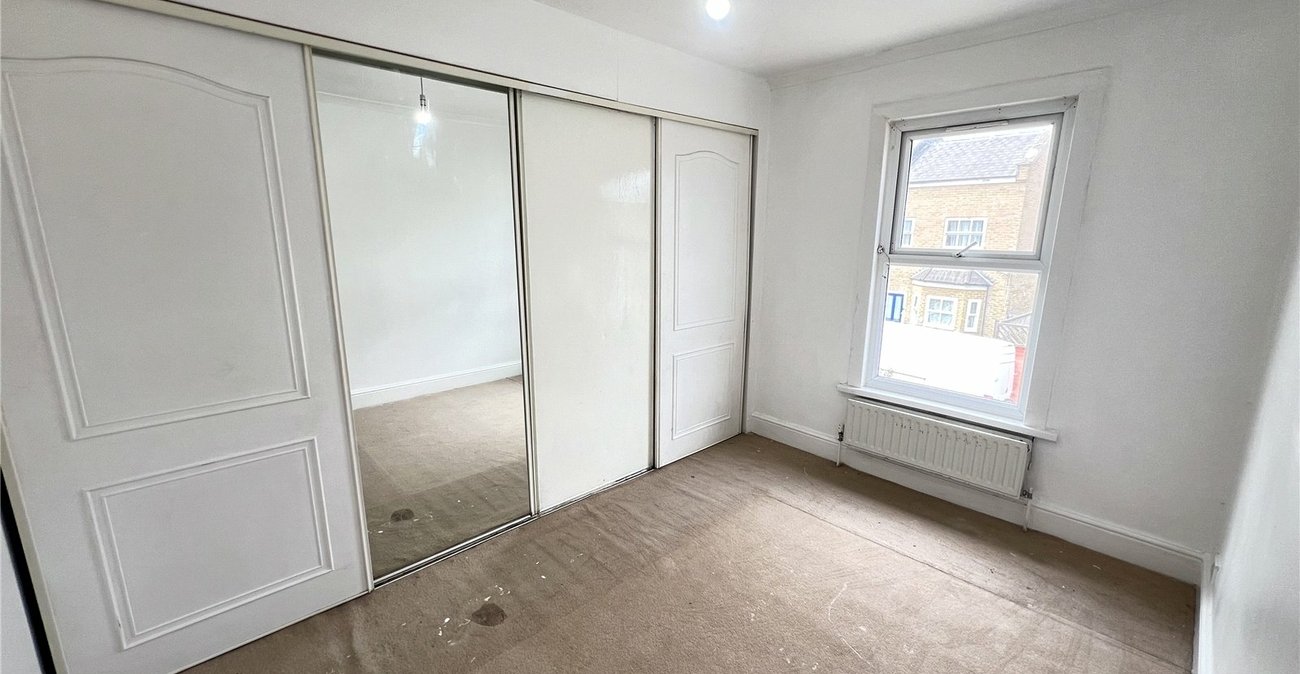 2 bedroom property for sale in Plumstead Common | Robinson Jackson