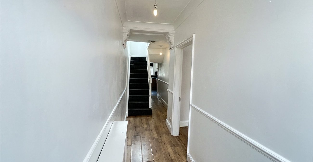 2 bedroom property for sale in Plumstead Common | Robinson Jackson