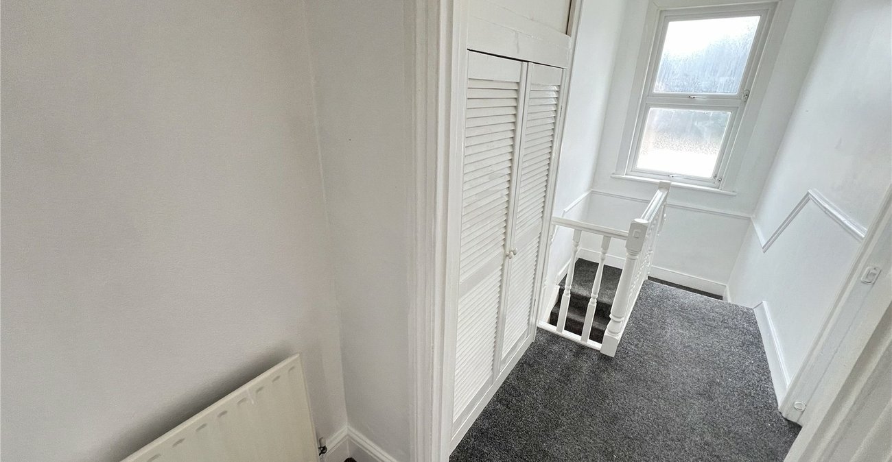 2 bedroom property for sale in Plumstead Common | Robinson Jackson