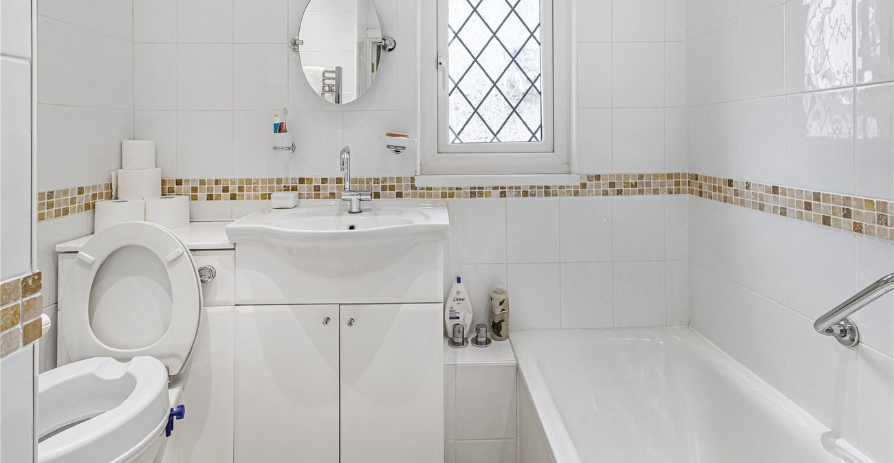 2 bedroom house for sale in Welling | Robinson Jackson