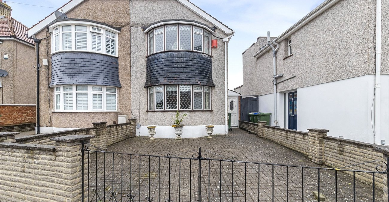 2 bedroom house for sale in Welling | Robinson Jackson