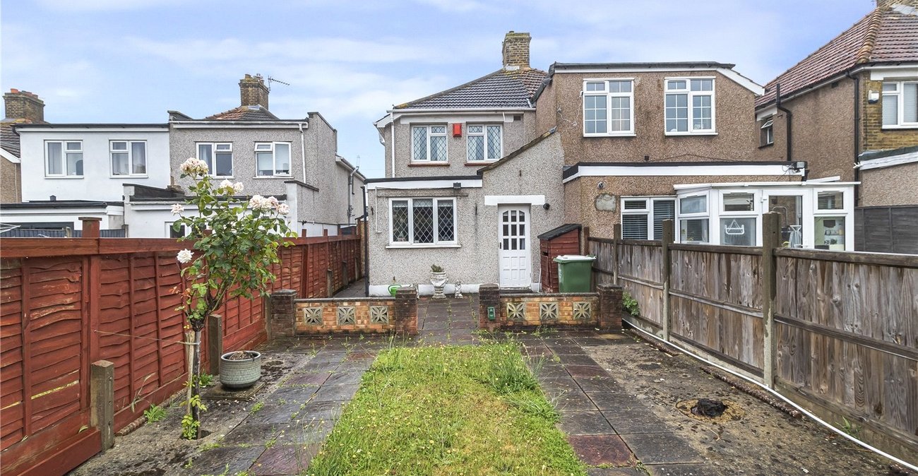 2 bedroom house for sale in Welling | Robinson Jackson