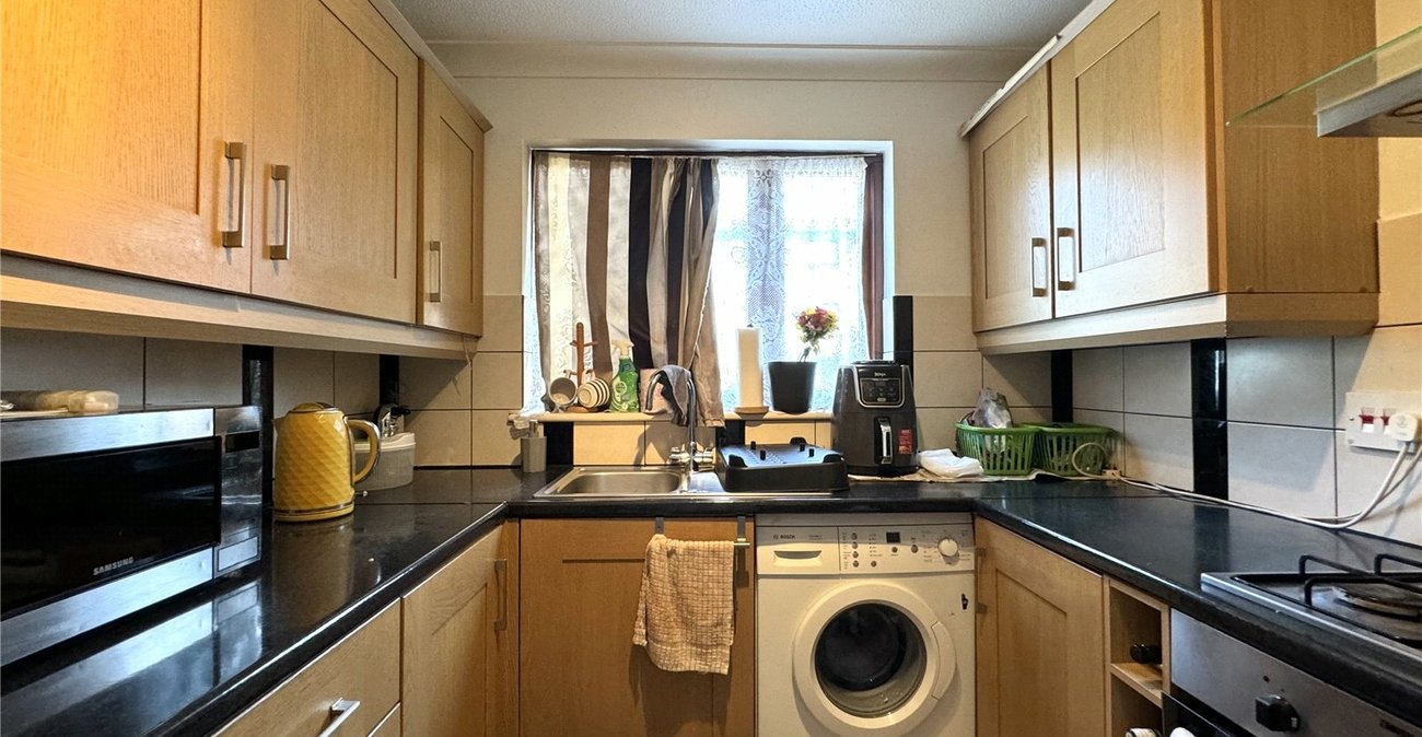 2 bedroom house for sale in London | Robinson Jackson