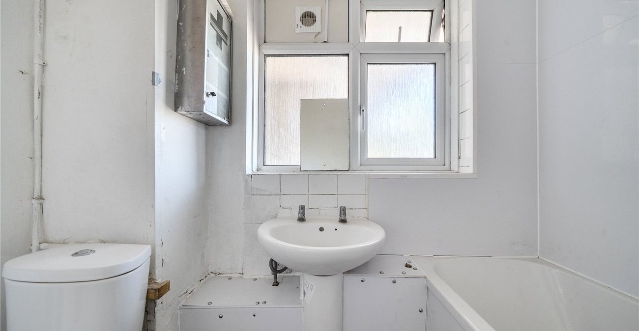 1 bedroom property for sale in Sydenham | Robinson Jackson