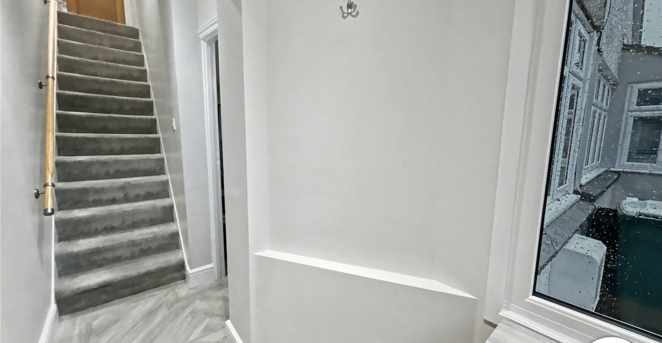 2 bedroom house for sale in Sidcup | Robinson Jackson