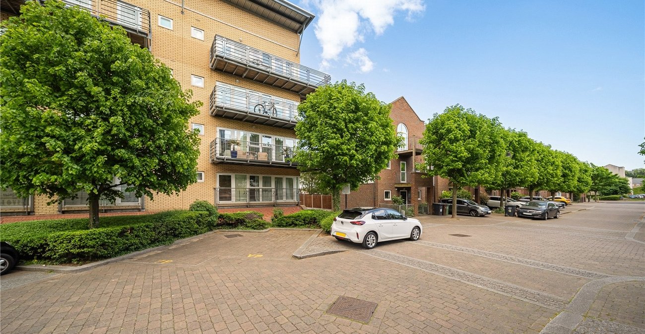 2 bedroom property for sale in Greenhithe | Robinson Jackson