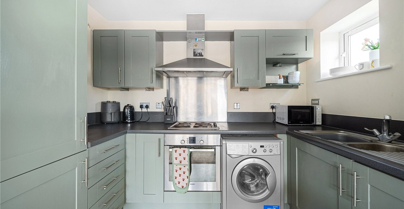 2 bedroom property for sale in Greenhithe | Robinson Jackson