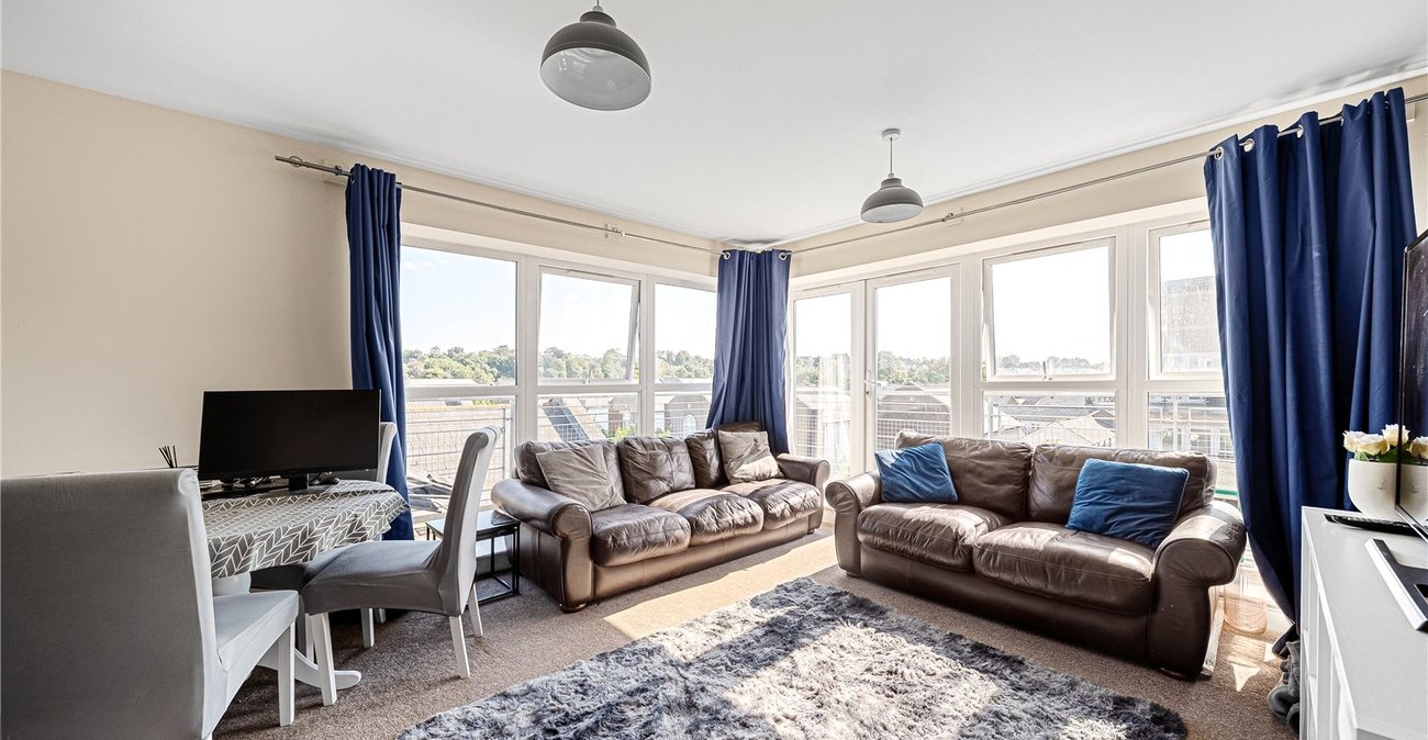 2 bedroom property for sale in Greenhithe | Robinson Jackson