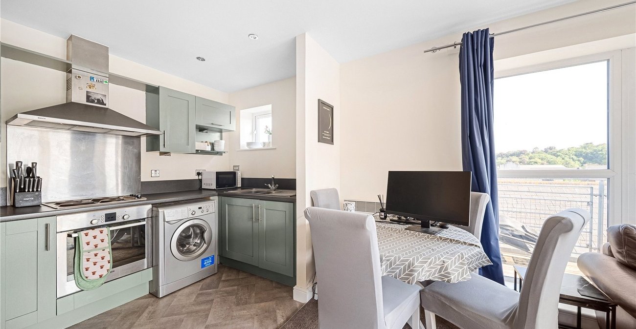 2 bedroom property for sale in Greenhithe | Robinson Jackson