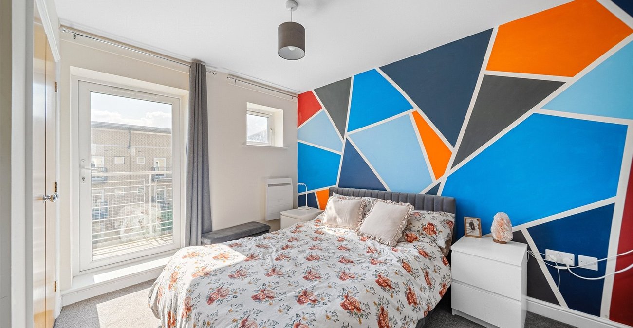 2 bedroom property for sale in Greenhithe | Robinson Jackson