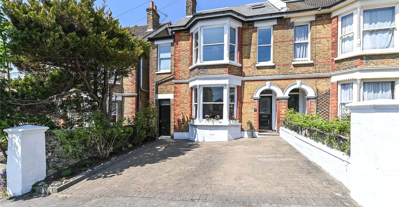 5 bedroom house for sale in Gravesend | Robinson Michael & Jackson