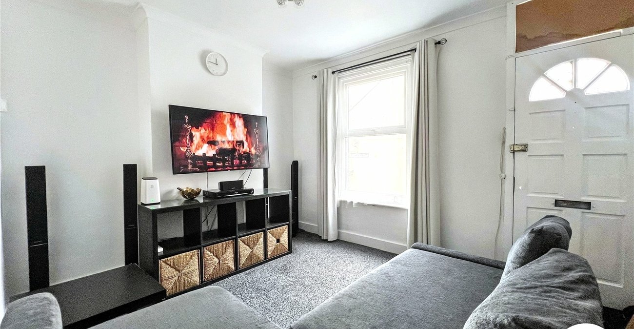 2 bedroom house for sale in Chatham | Robinson Michael & Jackson