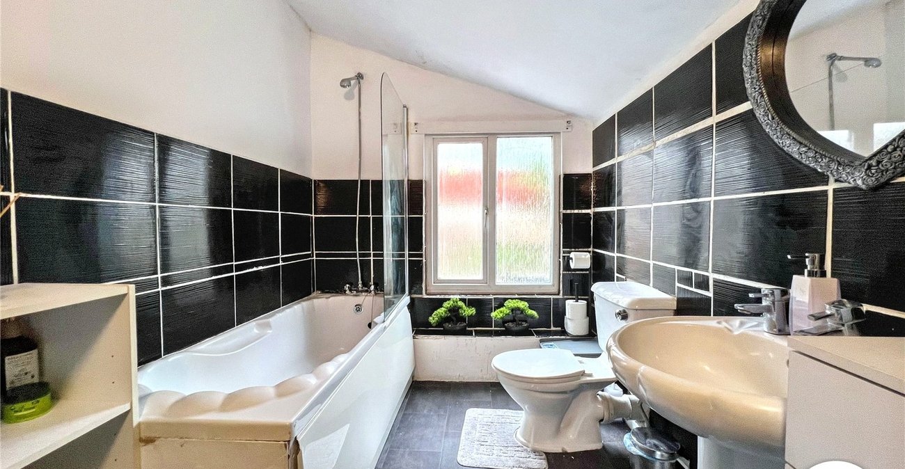 2 bedroom house for sale in Chatham | Robinson Michael & Jackson