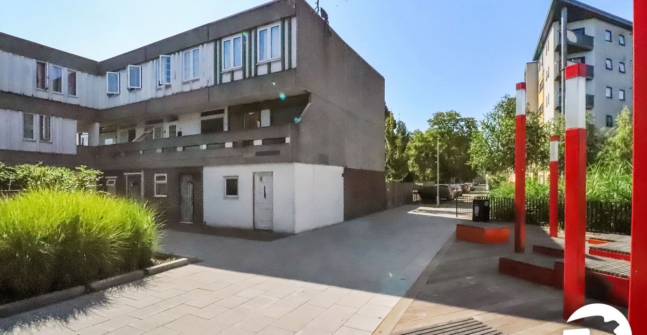4 bedroom house for sale in London | Robinson Jackson
